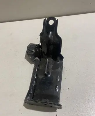 Volvo XC90 Radiator mount bracket 31261932
