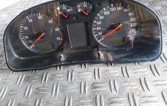 Volkswagen PASSAT B5 Speedometer (instrument cluster) 3B0919861B