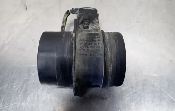 Volkswagen Touareg I Mass air flow meter 074906461B