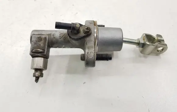 Honda CR-V Clutch slave cylinder 