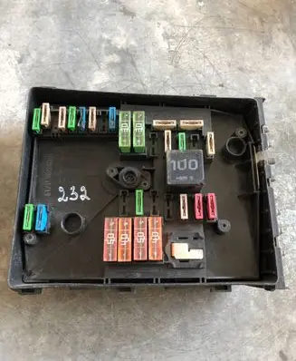 Volkswagen Golf V Fuse module 1K0937125A