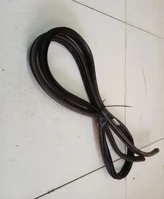Saturn Vue Rubber seal front coupe door 