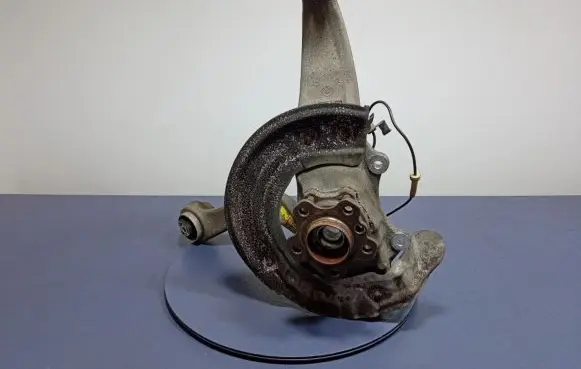 Front wheel hub spindle knuckle