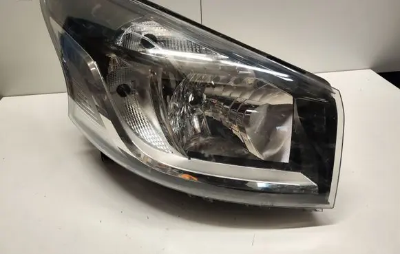 Renault Trafic III (X82) Headlight/headlamp 260105469R
