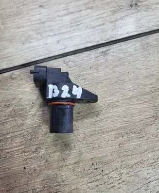 Mercedes-Benz E W211 Camshaft position sensor A0051531328