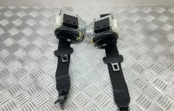 Rear seatbelt