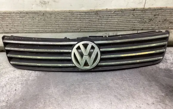 Volkswagen PASSAT B5 Front bumper upper radiator grill 3BD853651 3BD853653