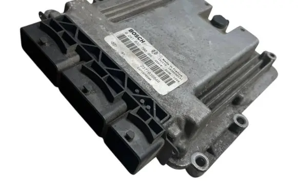 Renault Trafic III (X82) Engine control unit/module 237103984R 237107550R 0281032700
