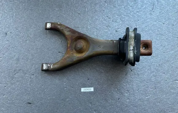 Nissan King Cab, Navara Clutch release arm fork 305310W800