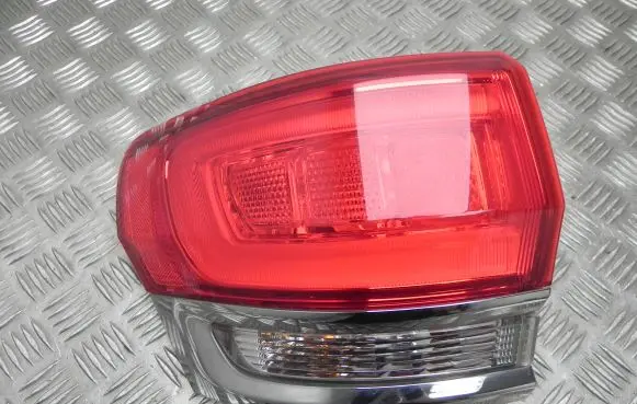 Jeep Grand Cherokee Rear/tail lights P68110001AE