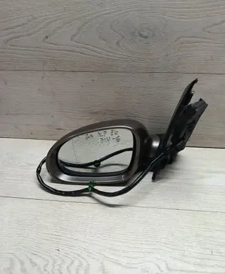 Volkswagen Golf Plus Front door electric wing mirror 076013