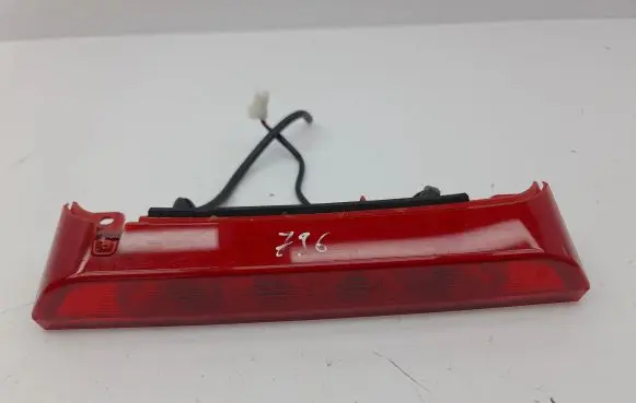 KIA Stonic Third/center stoplight