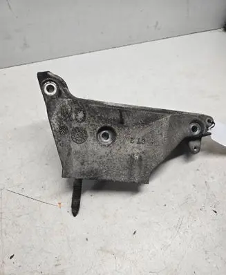 Engine mounting bracket