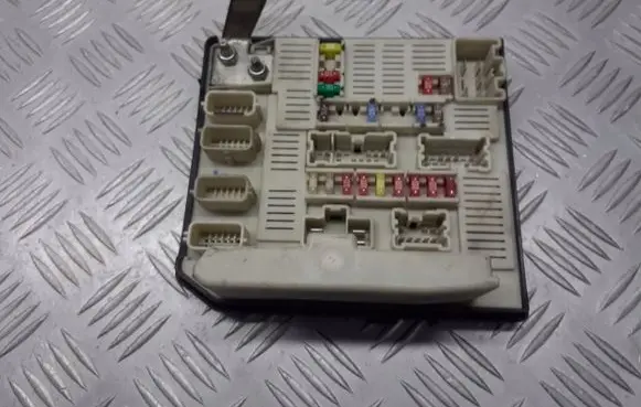 Renault Megane II High voltage junction box 
