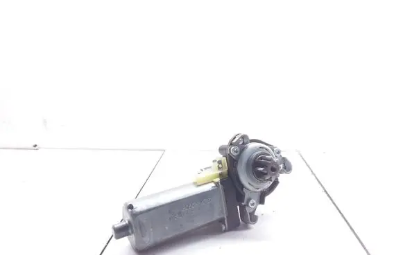 Mercedes-Benz E W211 Seat adjustment motor 0390203001 820289224