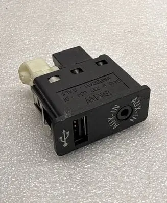 BMW 5 F10 F11 USB socket connector 9237654