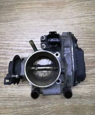 Audi A4 S4 B5 8D Throttle valve 058133063H 98337212