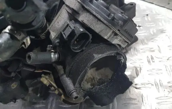 Audi A4 S4 B5 8D Throttle valve 079121181