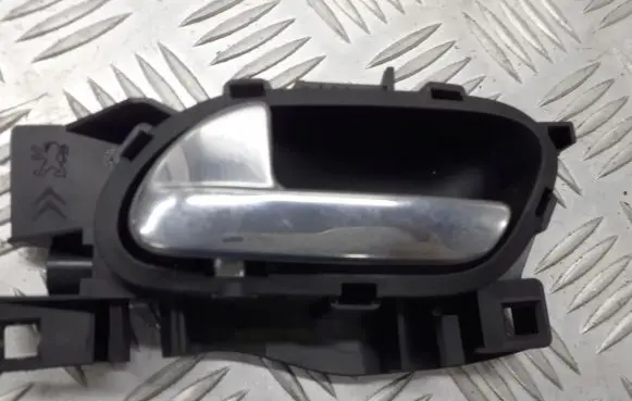 Citroen C4 I Picasso Rear door interior handle trim 96555518VD