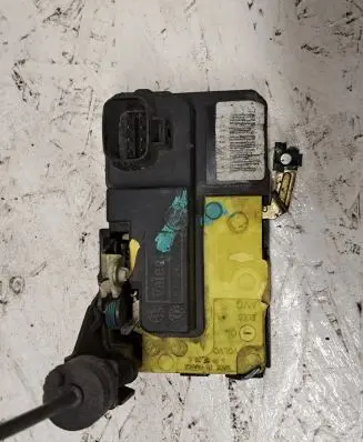 Volvo V70 Front door lock 9485042B