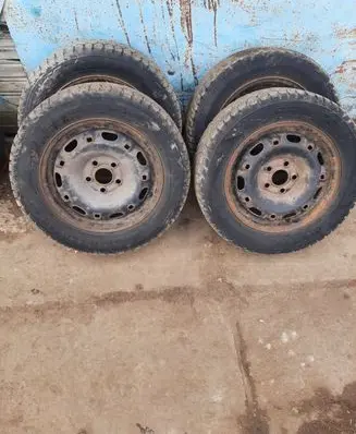 Volkswagen Polo R14 winter/snow tires with studs 1756514