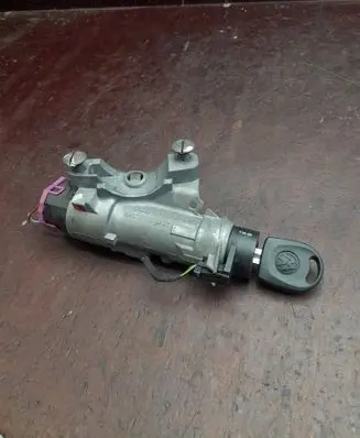 Volkswagen Polo Ignition lock 4B0905851C