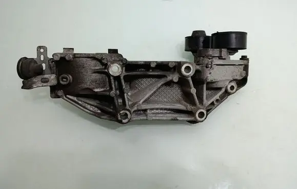 Renault Koleos I Generator/alternator bracket 117103585R