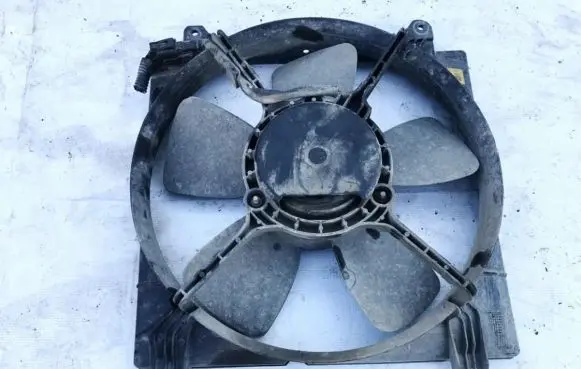 Chevrolet Tacuma Radiator cooling fan shroud 96456068