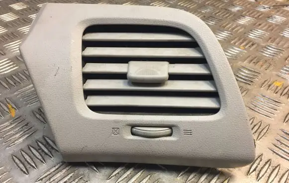 Nissan Leaf I (ZE0) Dashboard air vent grill cover trim 687613NB0A