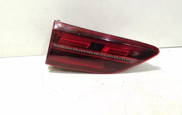 Volkswagen Golf VIII Tailgate rear/tail lights 5H0945307A