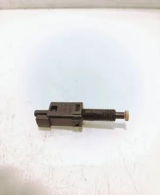 Volkswagen PASSAT B5 Clutch pedal sensor 811907343b