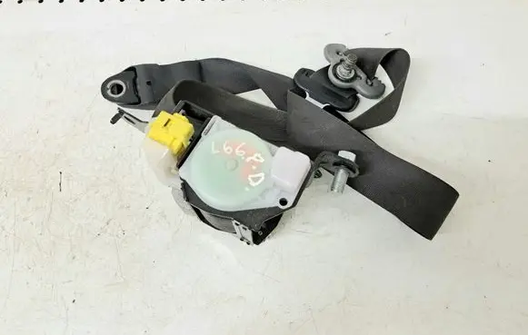 Honda CR-V Front seatbelt