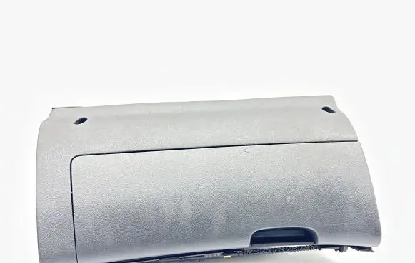 Glove box