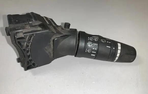 Nissan Primera Wiper control stalk AV610 25260 3127