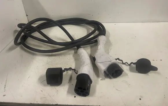 Nissan Leaf I (ZE0) Electric car charging cable 