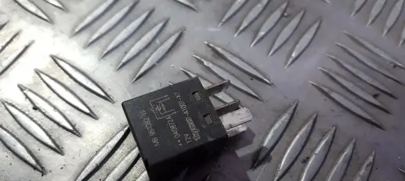 Mitsubishi Pajero Pinin Other relay mr95338211 040872a