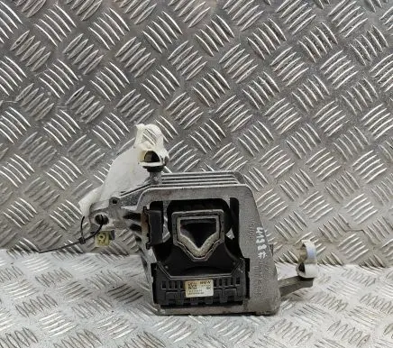 BMW 2 F44 Engine mount bracket 8835564
