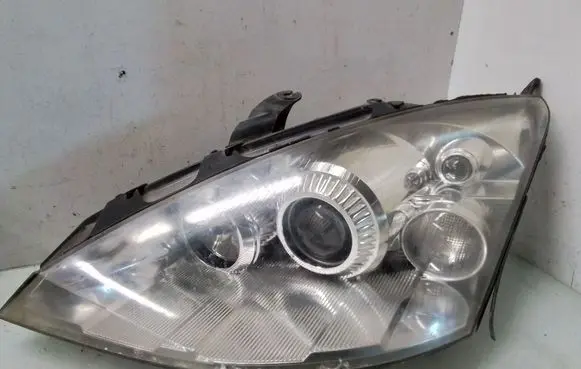 Ford Focus Headlight/headlamp 2M5113W030