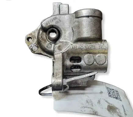 Volkswagen PASSAT B7 Oil pump 03L115105D 03L115153A