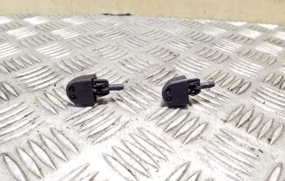 Windshield washer spray nozzle