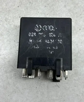 Volkswagen Golf III Other relay 028073124 340430