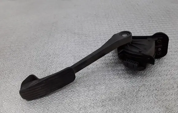 Volvo XC70 Accelerator throttle pedal 30636004