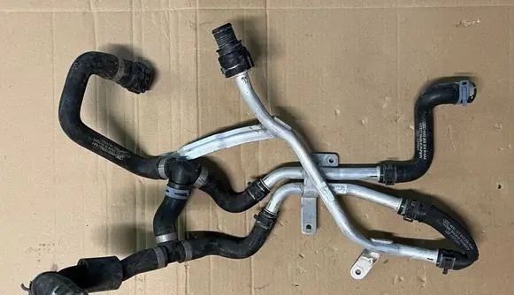 Audi Q7 4M Engine coolant pipe/hose 4M0819377N 4M0819350J
