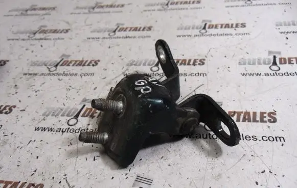 Toyota Avensis T220 Rear door upper hinge