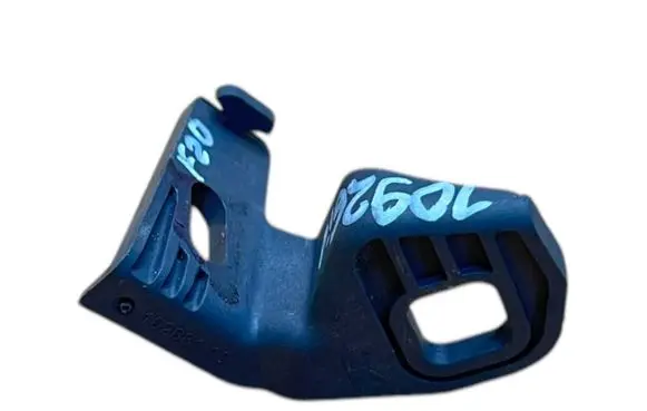 Headlight/headlamp mounting bracket