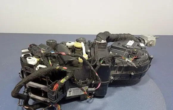 Maserati Levante Interior heater climate box assembly 670033083