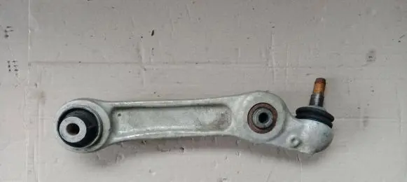 BMW 5 G30 G31 Front lower control arm/wishbone 6861177