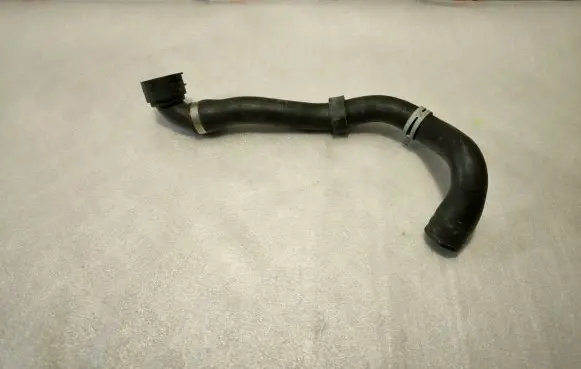 Volvo XC60 Engine coolant pipe/hose 32252070