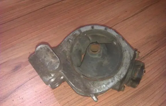 Mitsubishi Space Wagon Engine mount bracket mr272742