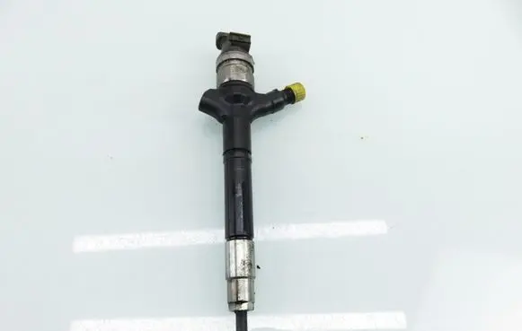 Toyota RAV 4 (XA30) Fuel injector 236700R020